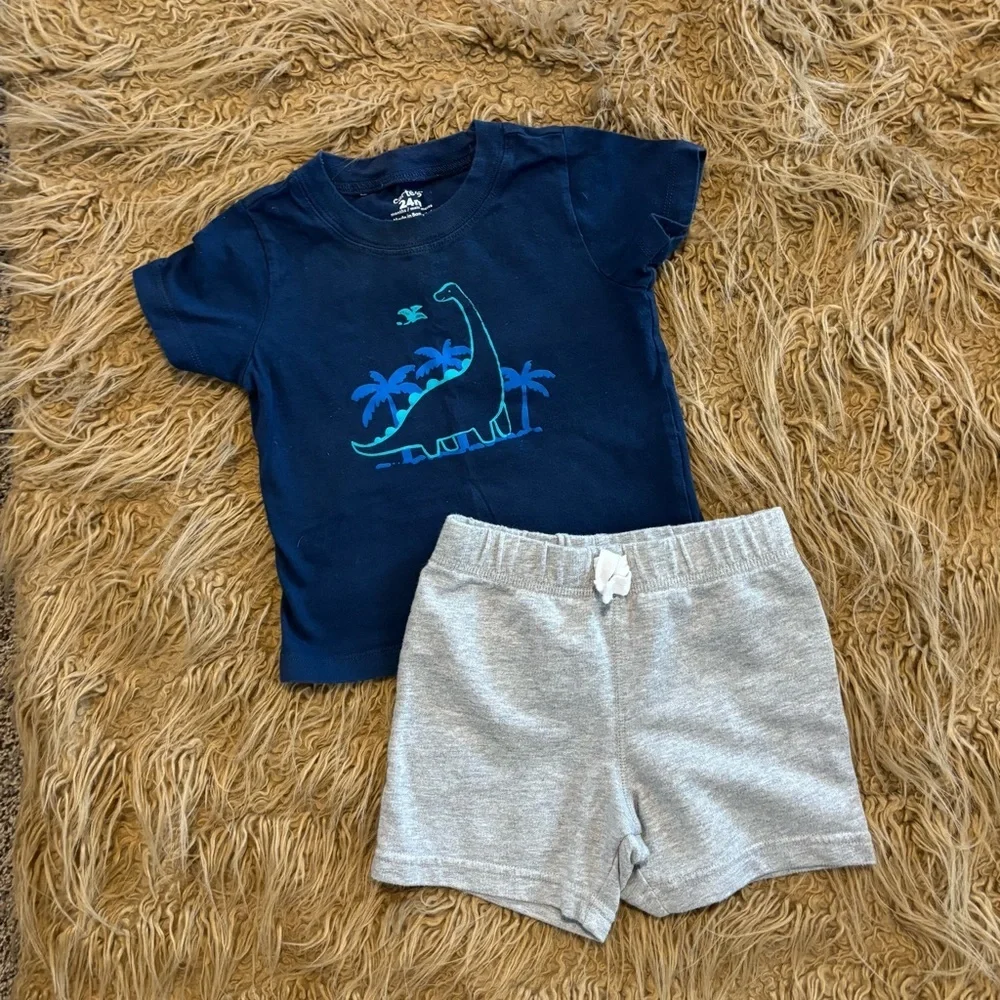 Boys Carter's Navy Dinosaur 🦕 Tee and Light Gray Shorts Set 2 piece 24mo Summer